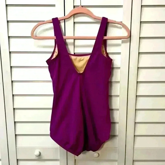 Lands’ End Chlorine Resistant Tummy Control One Piece Swimsuit Size 10 - Picture 3 of 7